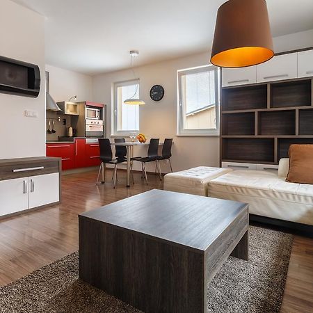 Modern Apartment With 2 Bedrooms Κάρλοβι Βάρι Εξωτερικό φωτογραφία