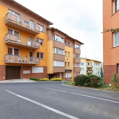 Modern Apartment With 2 Bedrooms Κάρλοβι Βάρι Εξωτερικό φωτογραφία