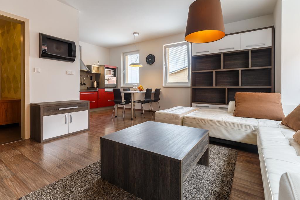Modern Apartment With 2 Bedrooms Κάρλοβι Βάρι Εξωτερικό φωτογραφία