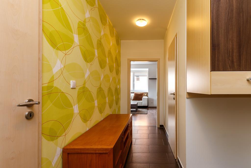 Modern Apartment With 2 Bedrooms Κάρλοβι Βάρι Εξωτερικό φωτογραφία
