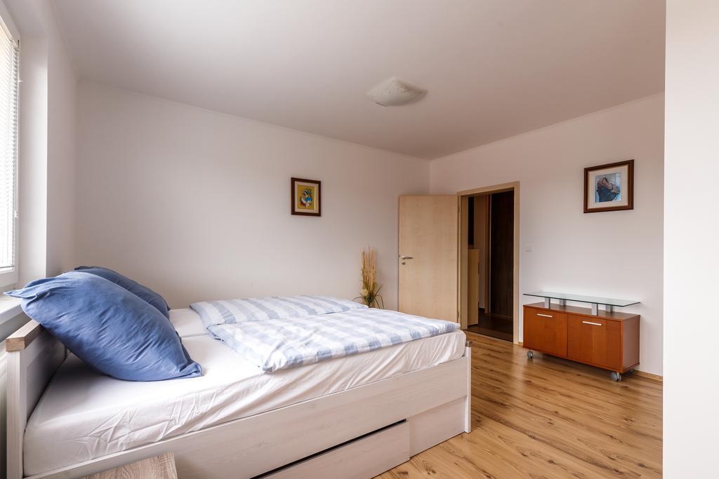 Modern Apartment With 2 Bedrooms Κάρλοβι Βάρι Εξωτερικό φωτογραφία