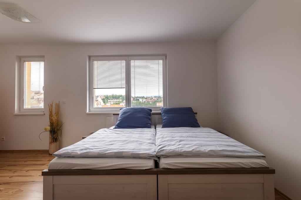 Modern Apartment With 2 Bedrooms Κάρλοβι Βάρι Εξωτερικό φωτογραφία