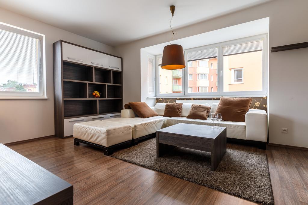 Modern Apartment With 2 Bedrooms Κάρλοβι Βάρι Εξωτερικό φωτογραφία